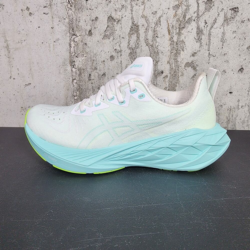 MSRP $140 ASICS Novablast 4 Running Shoes Women's Size 8 Green